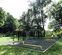 Barrierefreie Sportanlage wird durch spezielle Bodenplatten realisiert. © Barzflex